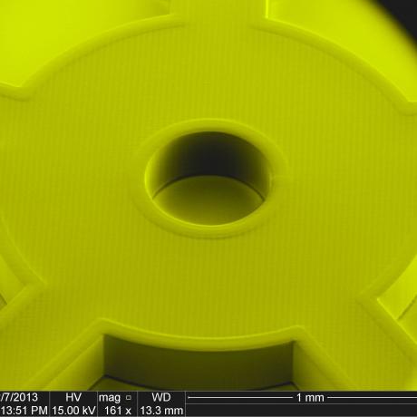 Exemple de structure micromécanique : micro-roue d'épaisseur 300 µm 4