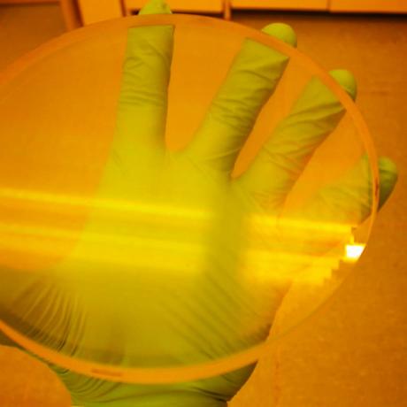 Exemple d'une application à niveaux de gris :  réseau de diffraction blazé grande surface